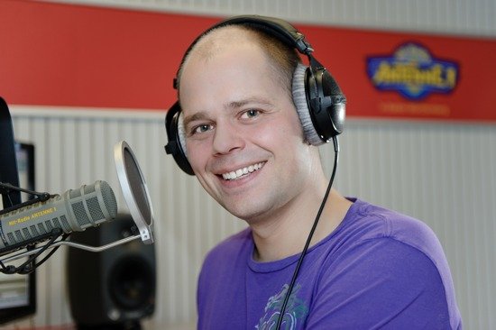 Martin Baum neuer Nachmittagsmoderator bei Hit-Radio ANTENNE 1 - Martin-Baum_Studio-HRA1