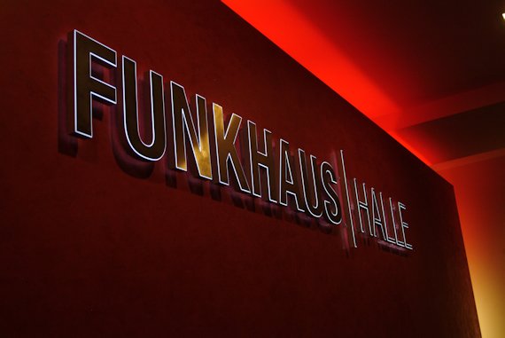 FunkhausHalle Empfangswand