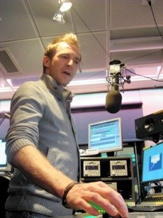 Station Sound Producer Matt Fisher im BBC Radio 1 Sendestudio in London (Bild: Thomas Giger)
