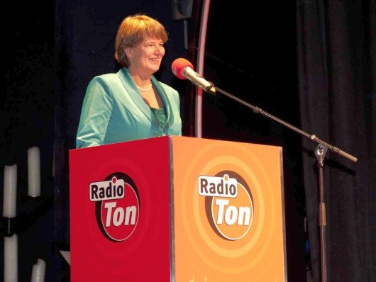 Radio Ton Geschäftsführerin Christine Rupp während der Begrüßungsrede
