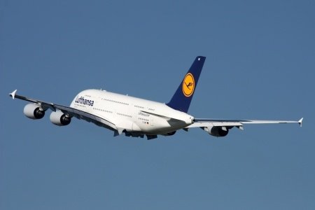 Lufthansa 25476657 s