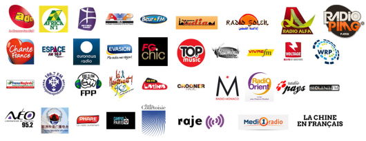 Logos der Radiostationen auf DAB+ in Paris