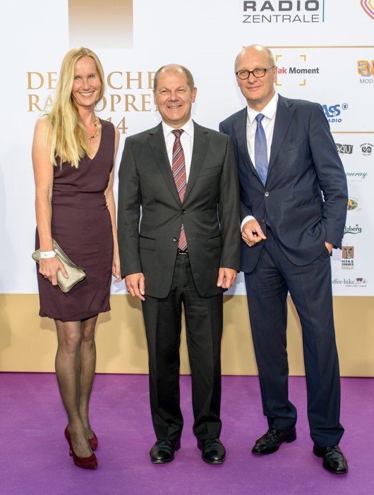 Ina Tenz, Olaf Scholz und Joachim Knuth (Bild: NDR/Morris Mac Matzen)