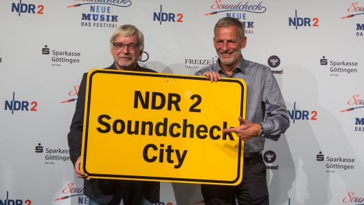 Rolf-Georg Köhler und Torsten Engel kündigen das NDR 2 Soundcheck Neue Musik Festival 2017 an (Bild: ©Axel Herzig)