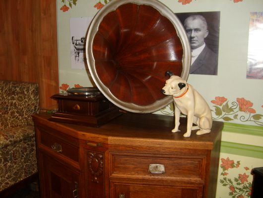 Grammophon His masters voice 1