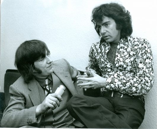 Werner Reinke mit Neil Diamond 1973 (Bild: HR/Privat)