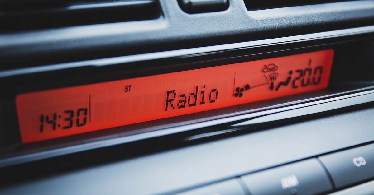 Radio in Auto fb