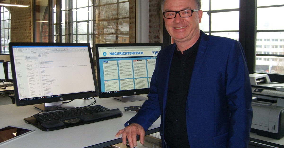 Chefredakteur Georg Rose an seinem digitalen Arbeitsplatz (Bild: ©Hendrik Leuker)