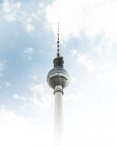 Fernsehturm am Alexanderplatz (Bild: ©Maxim Hopman/unsplash)
