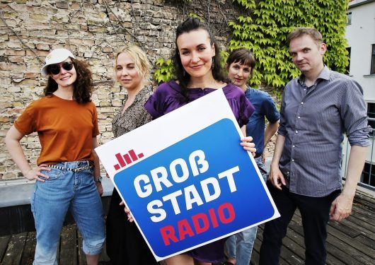 Das Großstadtradio Team - v.l.n.r.: Brit, Maria, Mia, Lilly und Joachim (Bild: ©PeeWee)