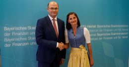 Heimatminister Albert Füracker bekommt Unterstützung von ANTENNE BAYERN Heimatministerin Marion Schieder (Bild: ANTENNE BAYERN)