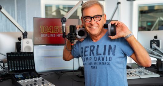 Arno Müller im 104.6 RTL Studio (Bild: 104.6 RTL)
