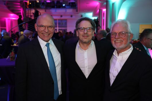 Harald Gehrung (ffn), Carsten Hoyer (Antenne Nidersachsen) und Wilfried Sorge (Uplink)