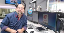Marc Angerstein im Radio Brocken-Studio (Bild: Radio Brocken)