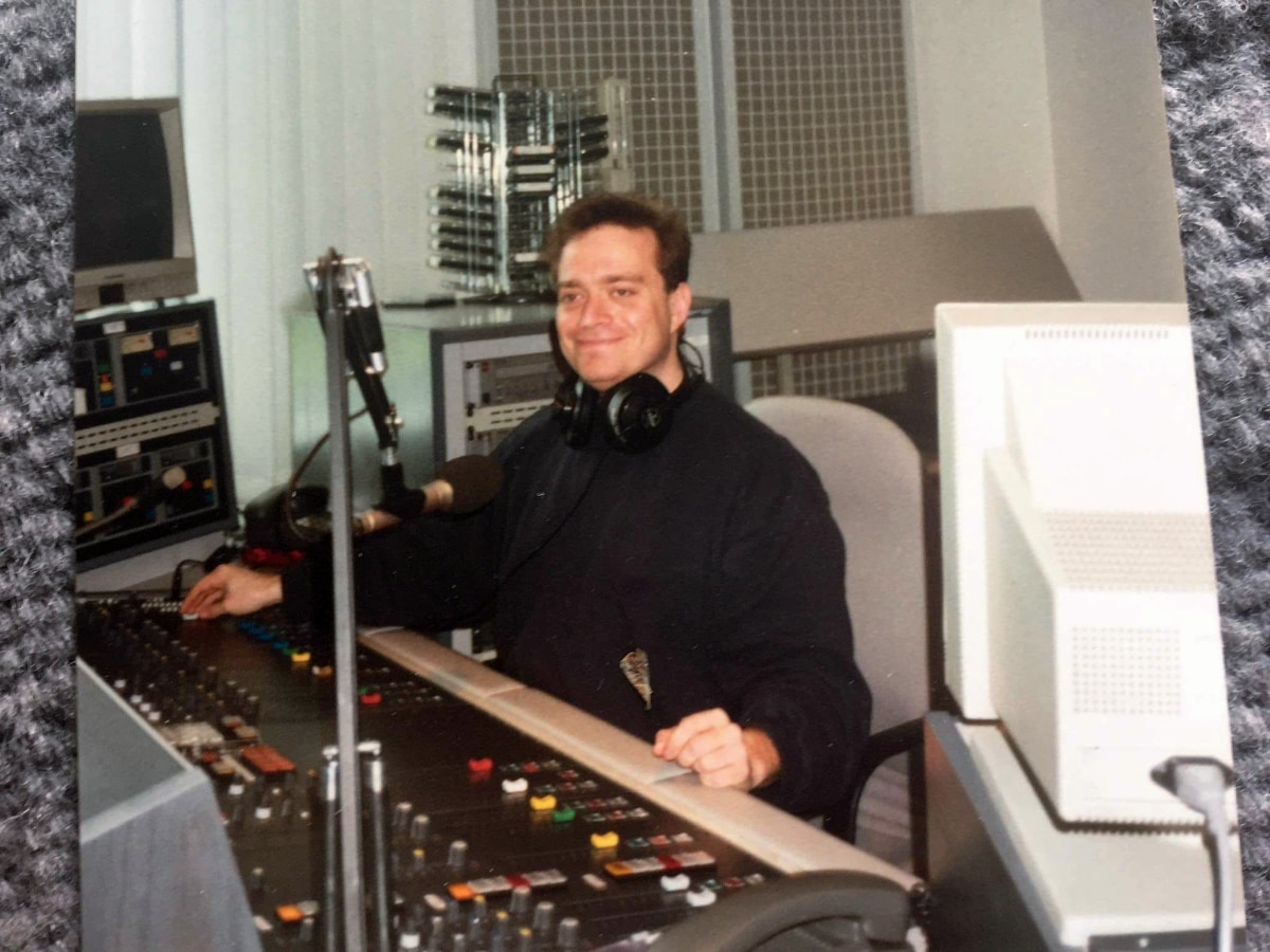 Stephan Kaiser im Radio NRW-Studio 1993 (Bild: Privatarchiv)