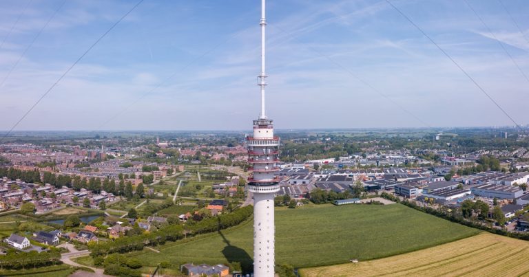 Der Gerbrandy Turm, auch bekannt als Sendeturm Lopik, ist mit 372 Metern das höchste Bauwerk der Niederlande (Bild: © Saval.nl)