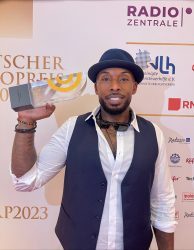 bigFM Moderator "Reece" Moore gewinnt den Deutschen Radiopreis 2023 als bester Moderator (Bild: © bigFM / Julia Röttinger)
