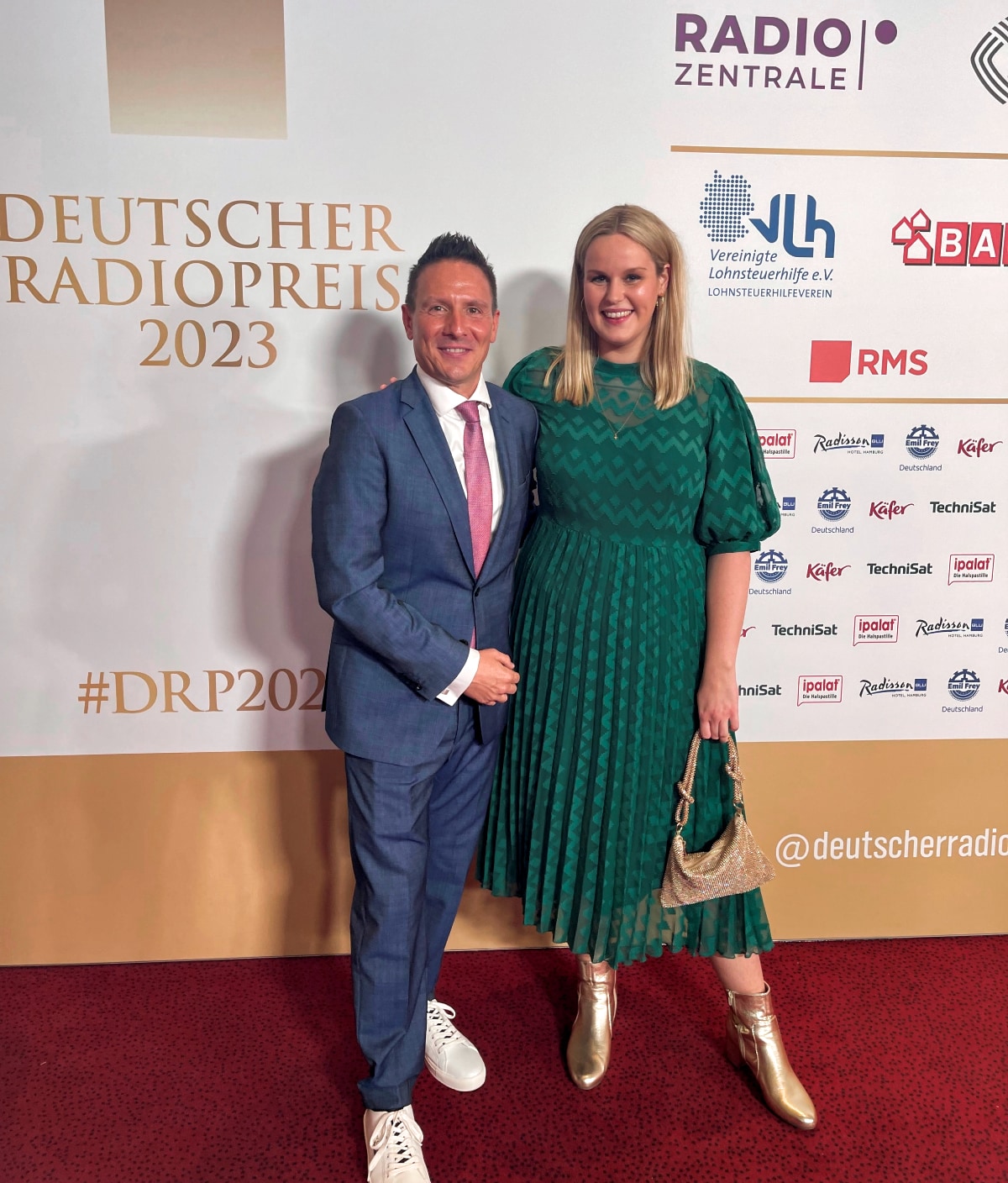 Radio TEDDY-Programmchef Roland Lehmann mit Radio TEDDY-Moderatorin Isabelle Ihden beim Deutschen Radiopreis 2023 (Bild: @ Radio TEDDY)