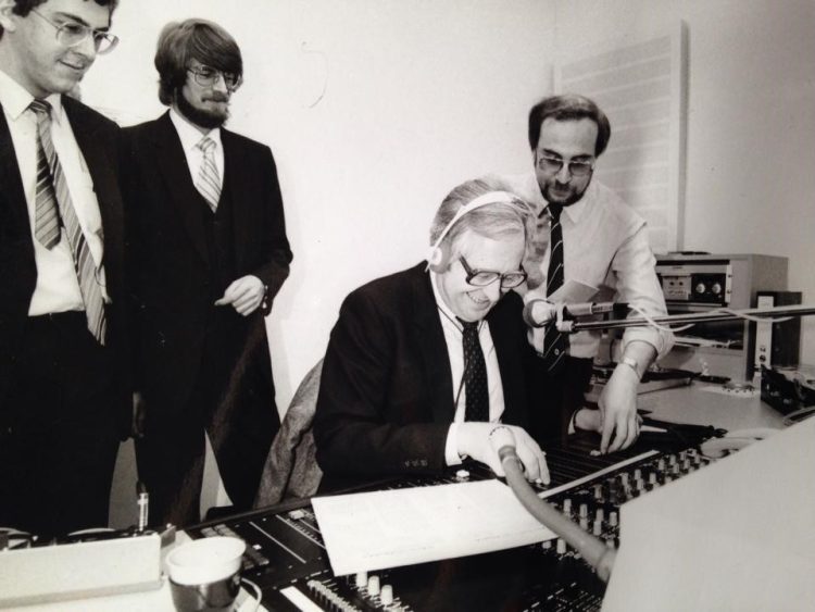 Ministerpräsidenten Dr. Bernhard Vogel bei der Eröffnung von Radio Weinstrasse 1984